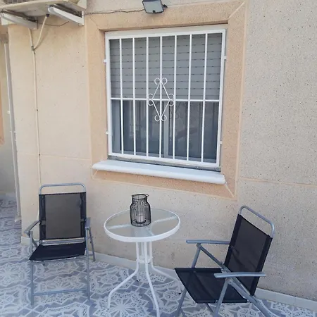Con Patio Y Terraza Solarium Holiday home Torrevieja