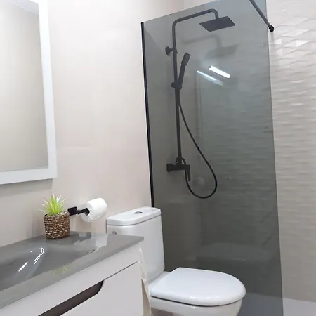 بيت للعطل Con Patio Y Terraza Solarium تورّيفيِخا