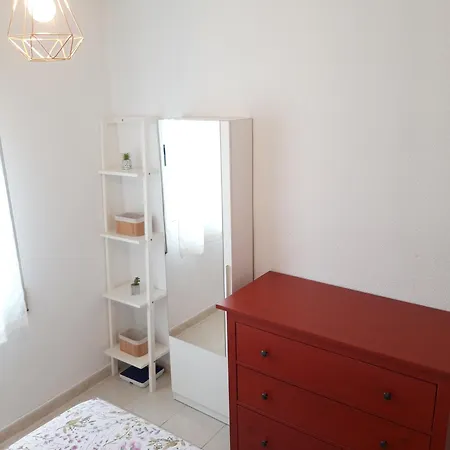 Con Patio Y Terraza Solarium بيت للعطل