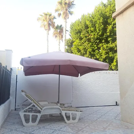 Con Patio Y Terraza Solarium Dom wakacyjny