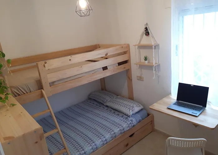 Con Patio Y Terraza Solarium Holiday home *