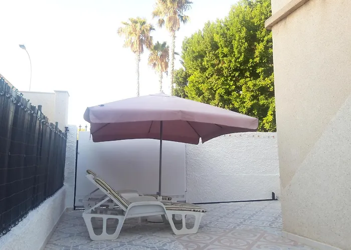 Con Patio Y Terraza Solarium Holiday home