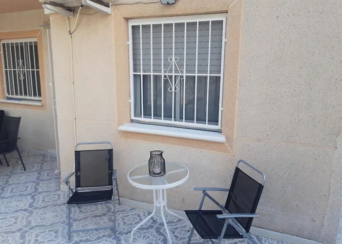 Con Patio Y Terraza Solarium Holiday home Torrevieja